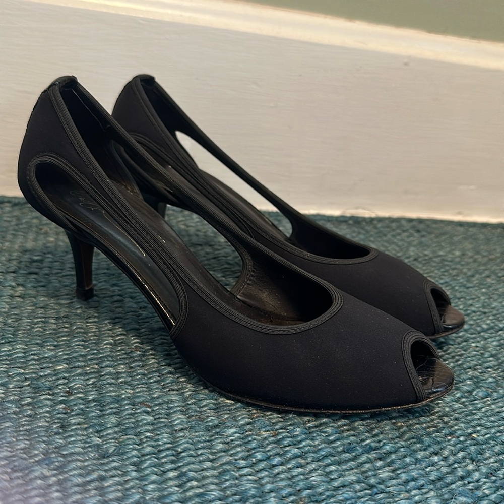 Donald J. Pliner Black Peep Toe Side Cut Out Heels. Size 8